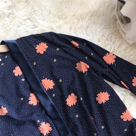 🔴LAST1️⃣ Satin Edge Kimono FINAL PRICE - Picture 6 of 7